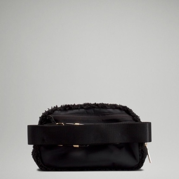 NWT Lululemon Everywhere Fleece Belt Bag - Picture 5 of 6